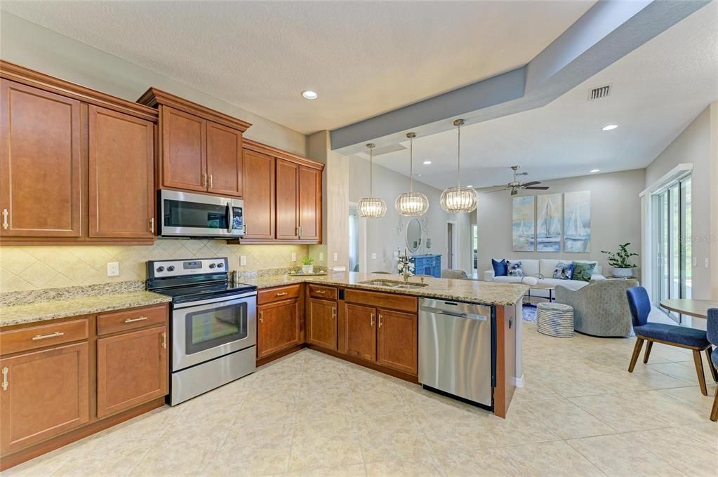 Activo con contrato: $754,900 (4 camas, 3 baños, 2815 Pies cuadrados)