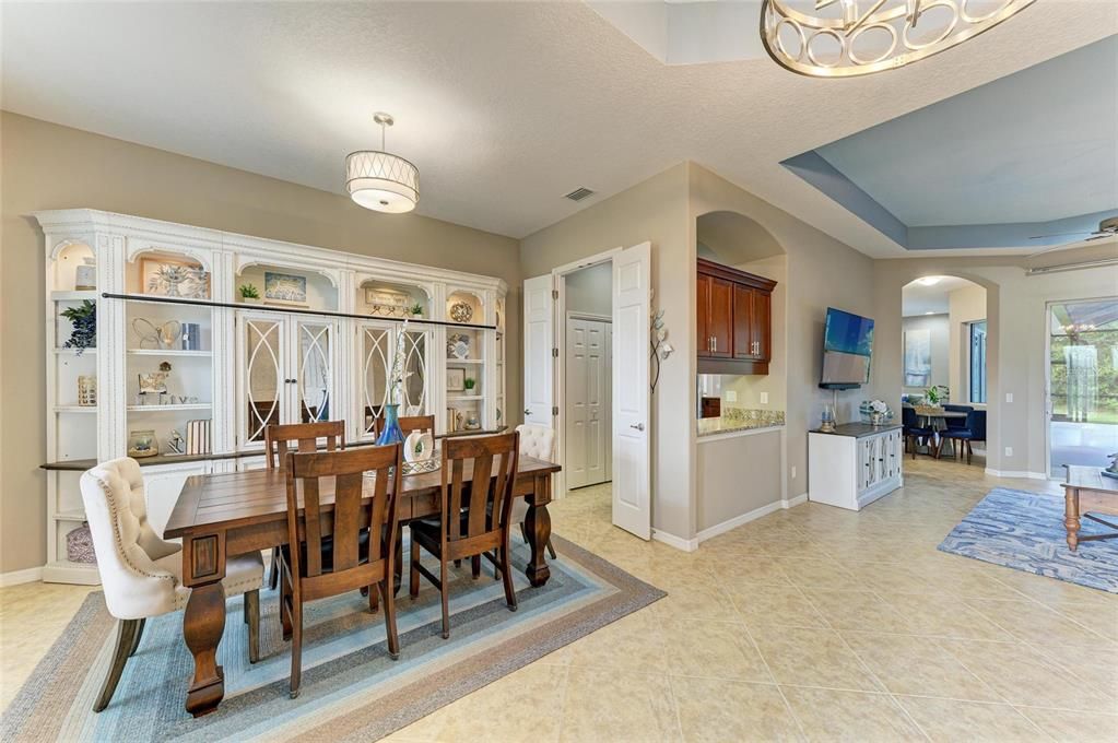 Activo con contrato: $754,900 (4 camas, 3 baños, 2815 Pies cuadrados)