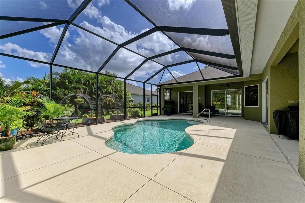Activo con contrato: $754,900 (4 camas, 3 baños, 2815 Pies cuadrados)
