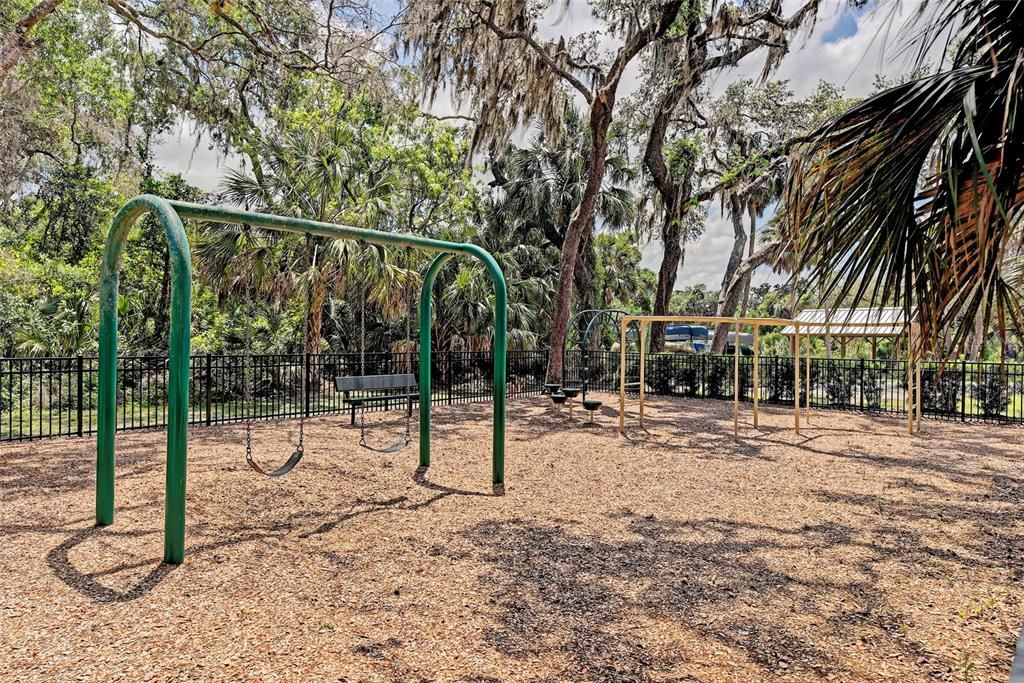 Activo con contrato: $754,900 (4 camas, 3 baños, 2815 Pies cuadrados)