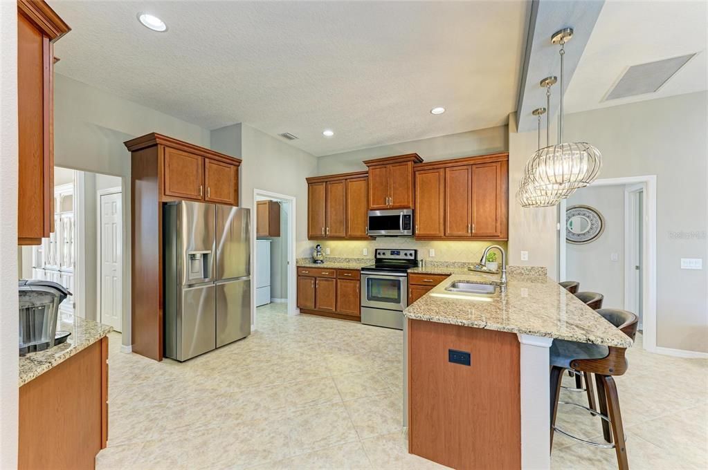 Activo con contrato: $754,900 (4 camas, 3 baños, 2815 Pies cuadrados)