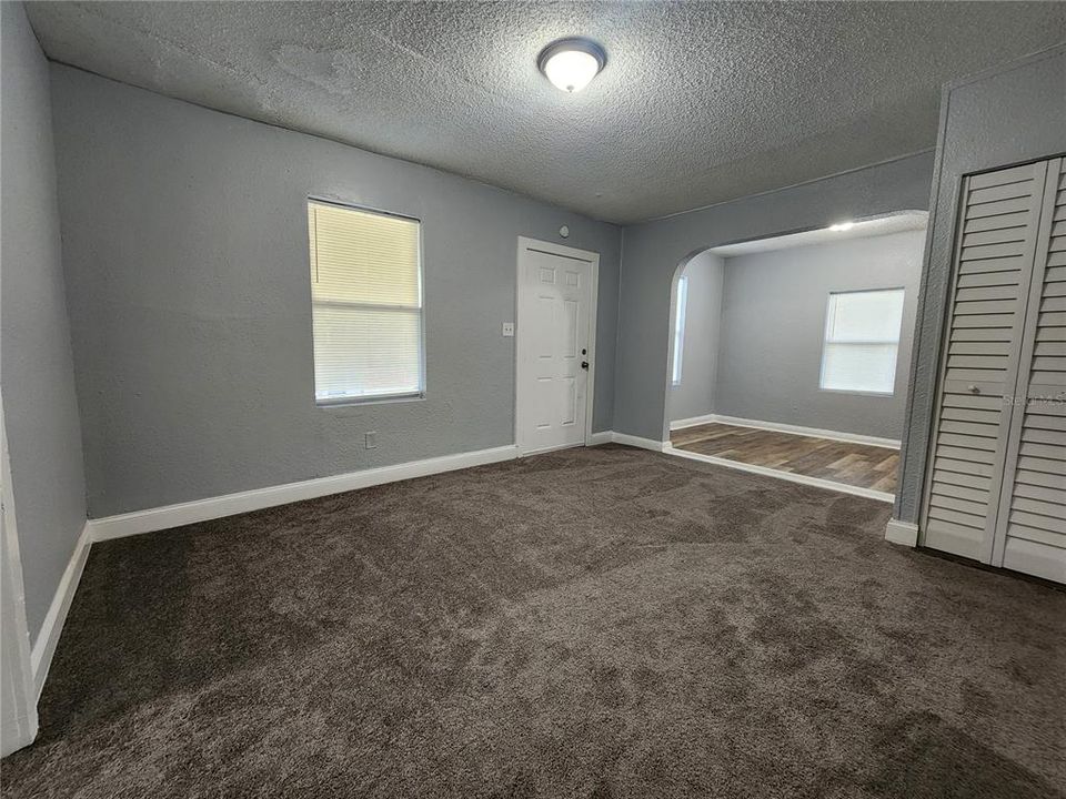 В аренду: $1,125 (3 спален, 1 ванн, 896 Квадратных фут)