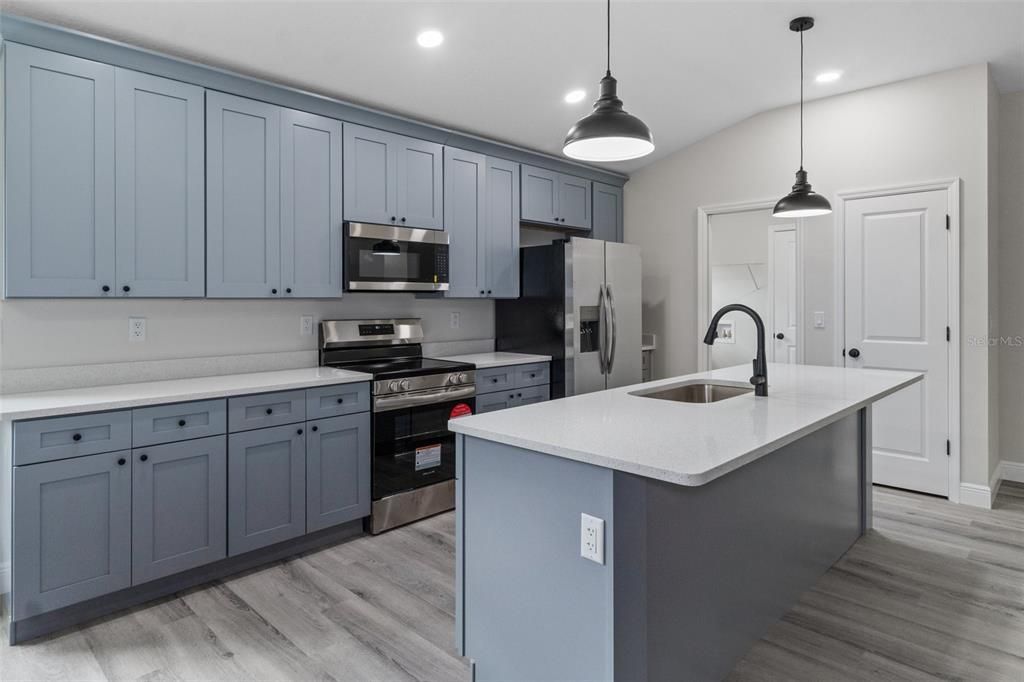 For Rent: $2,400 (4 beds, 2 baths, 1662 Square Feet)