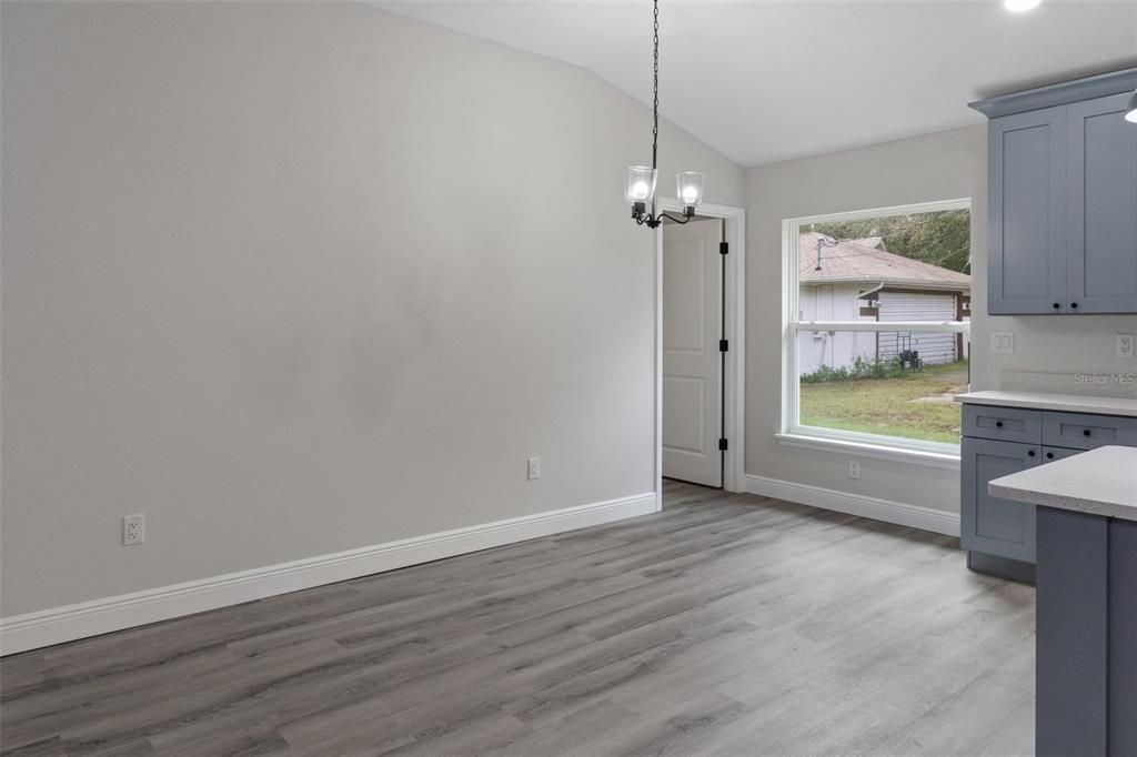 For Rent: $2,400 (4 beds, 2 baths, 1662 Square Feet)