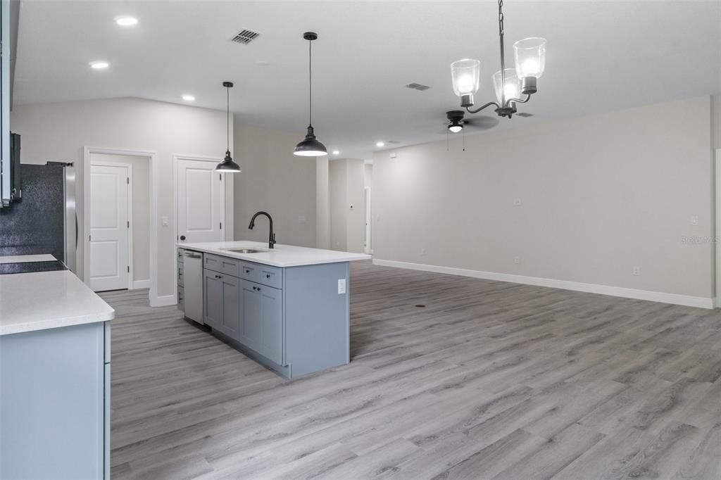 For Rent: $2,400 (4 beds, 2 baths, 1662 Square Feet)