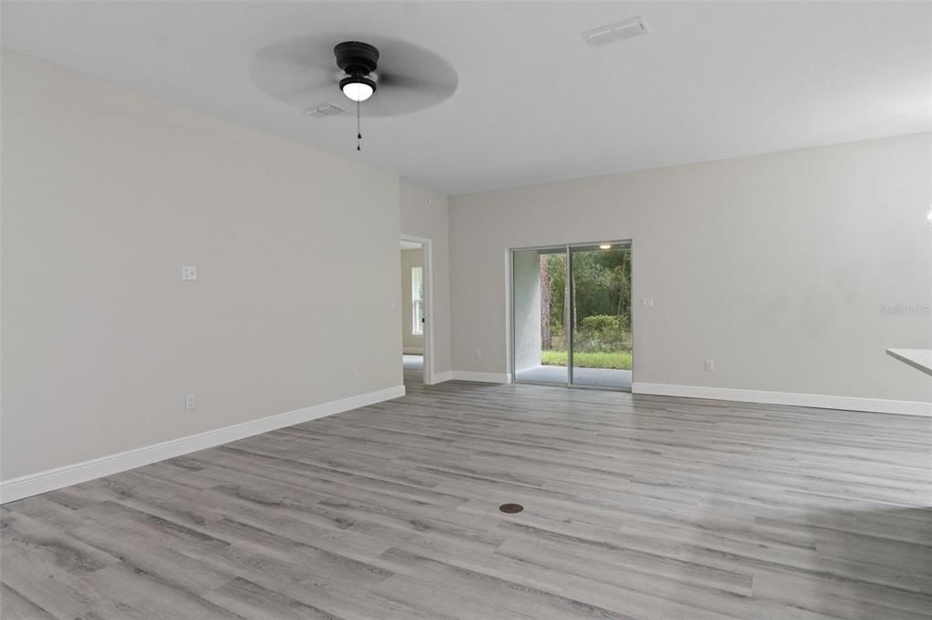 For Rent: $2,400 (4 beds, 2 baths, 1662 Square Feet)