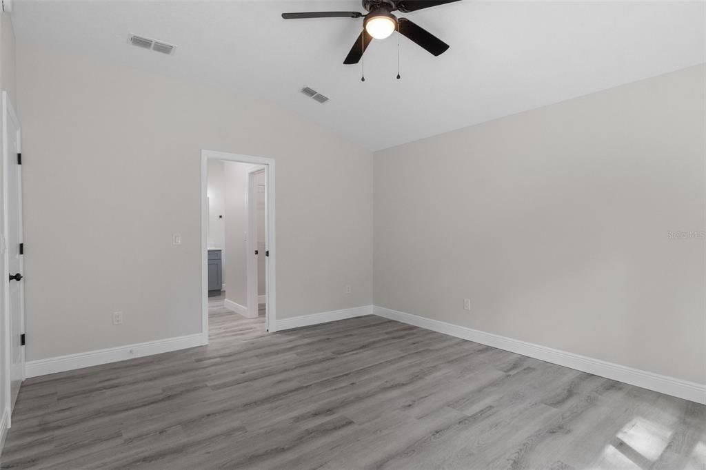 For Rent: $2,400 (4 beds, 2 baths, 1662 Square Feet)