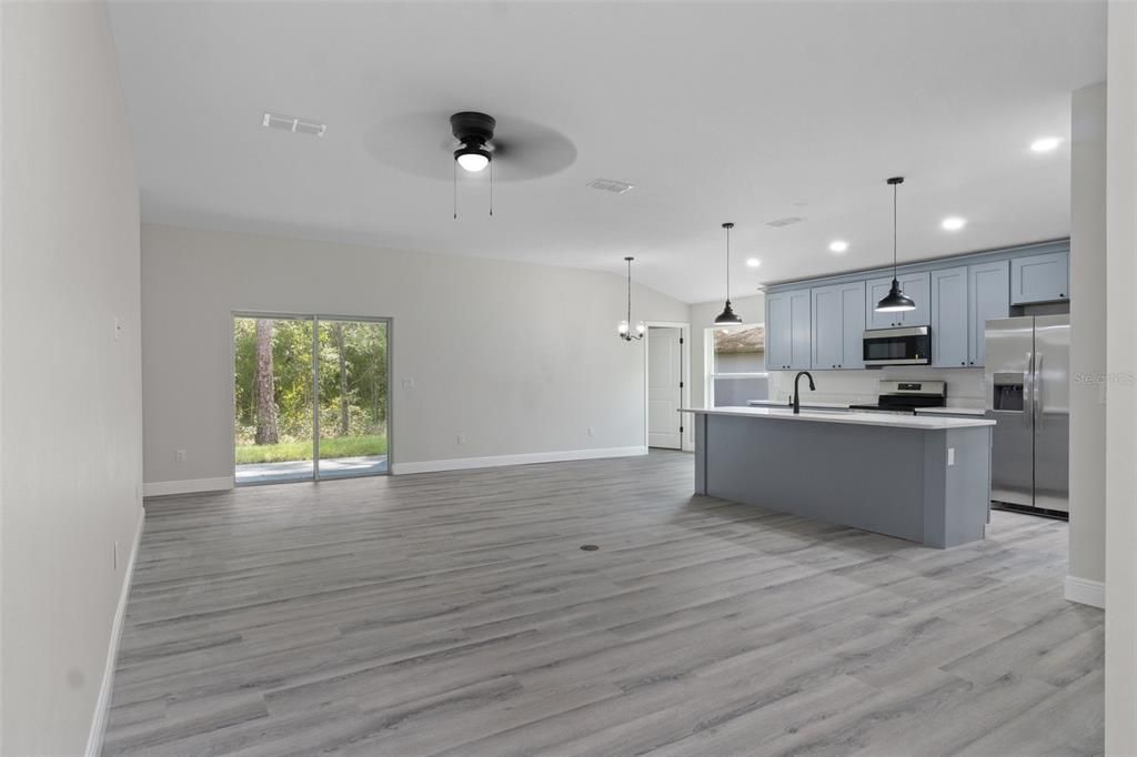 For Rent: $2,400 (4 beds, 2 baths, 1662 Square Feet)