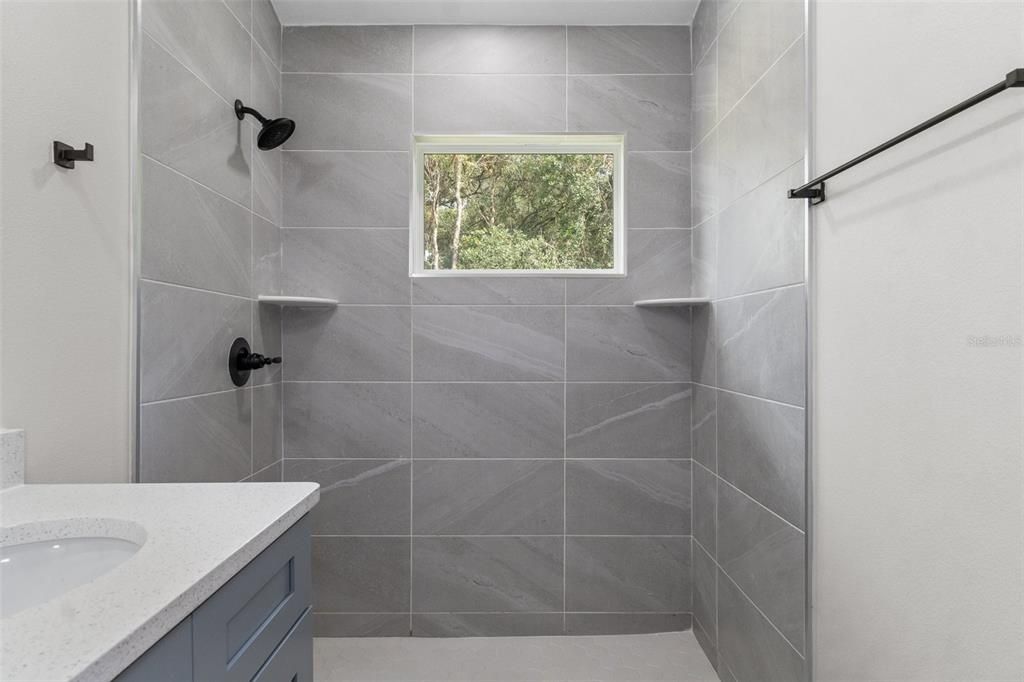 For Rent: $2,400 (4 beds, 2 baths, 1662 Square Feet)