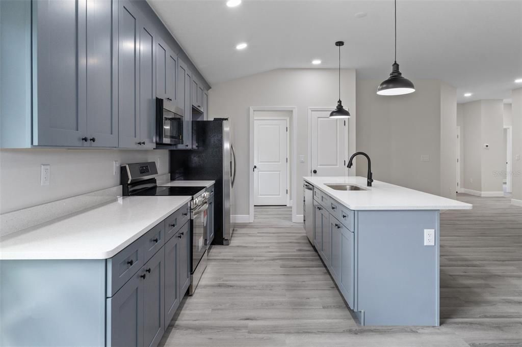 For Rent: $2,400 (4 beds, 2 baths, 1662 Square Feet)