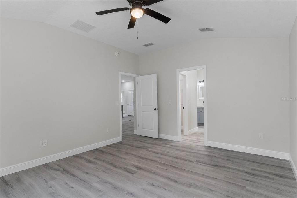 For Rent: $2,400 (4 beds, 2 baths, 1662 Square Feet)