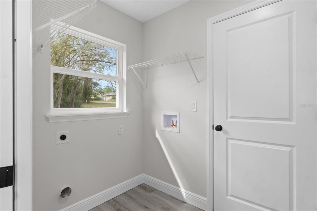 For Rent: $2,400 (4 beds, 2 baths, 1662 Square Feet)