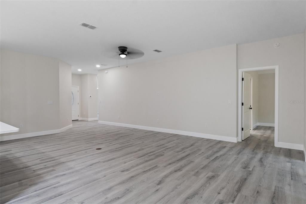 For Rent: $2,400 (4 beds, 2 baths, 1662 Square Feet)