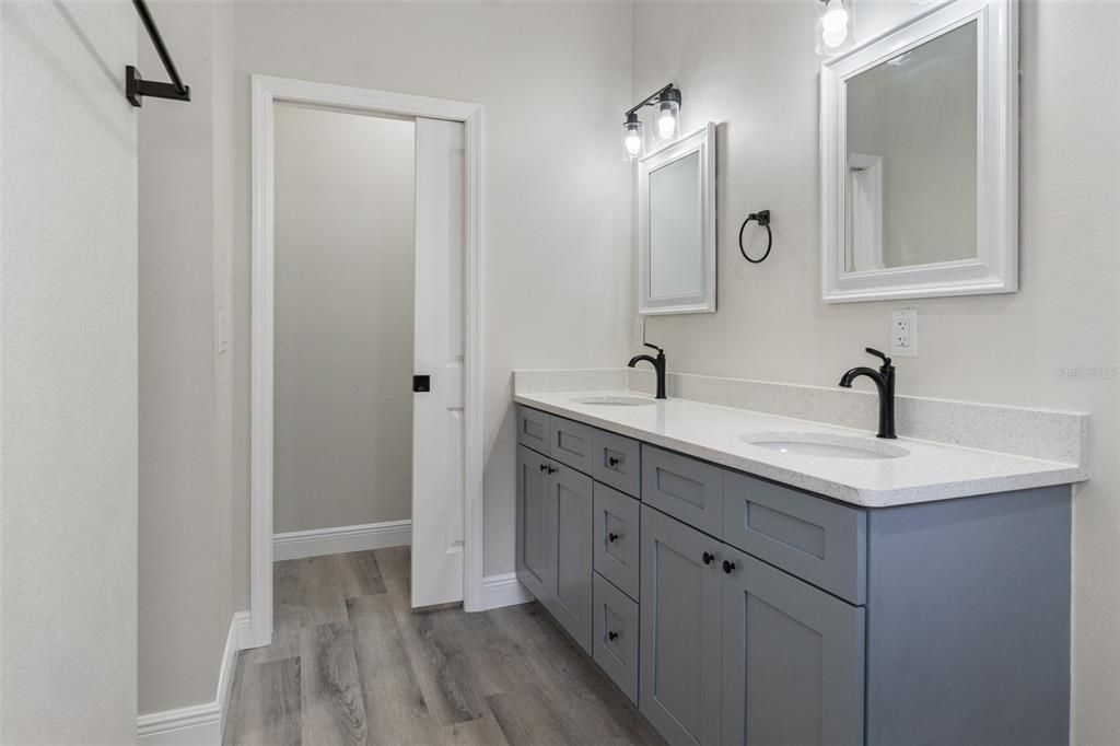 For Rent: $2,400 (4 beds, 2 baths, 1662 Square Feet)