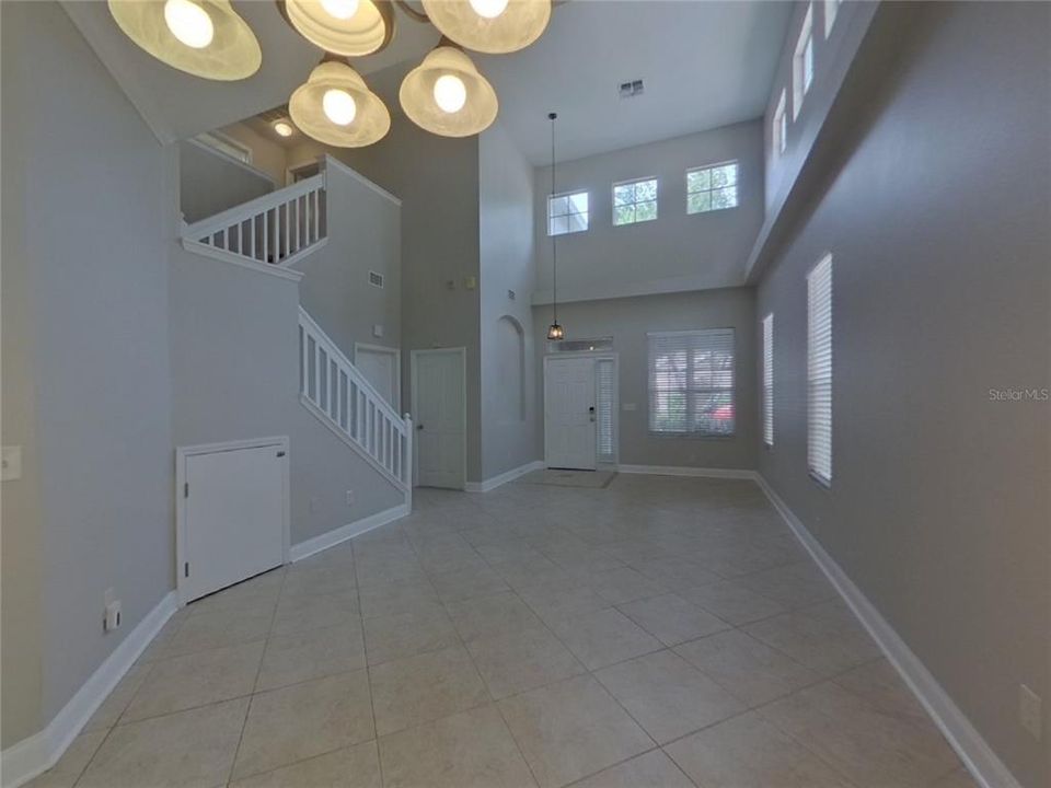 Под контрактом: $2,359 (3 спален, 2 ванн, 1916 Квадратных фут)