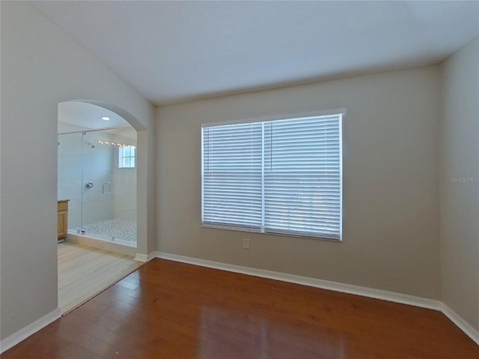 Под контрактом: $2,359 (3 спален, 2 ванн, 1916 Квадратных фут)