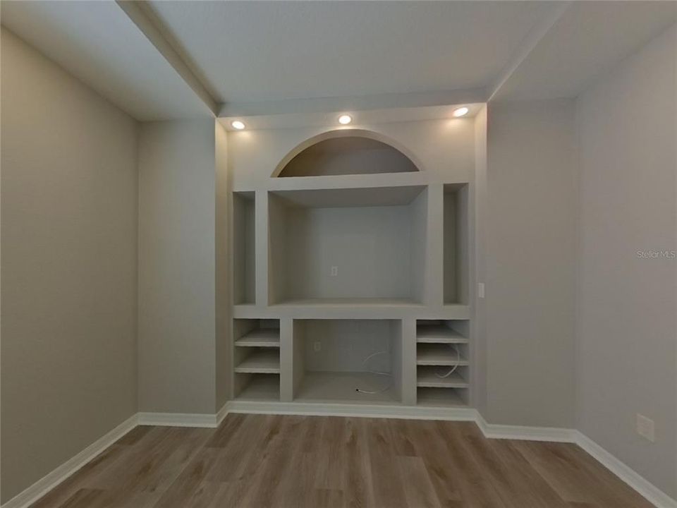 Под контрактом: $2,359 (3 спален, 2 ванн, 1916 Квадратных фут)