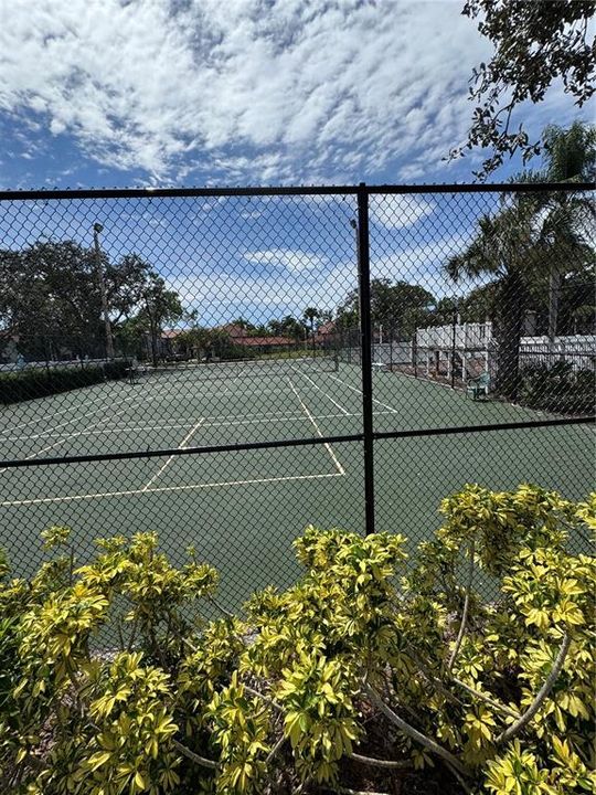 For Rent: $3,200 (2 beds, 2 baths, 912 Square Feet)