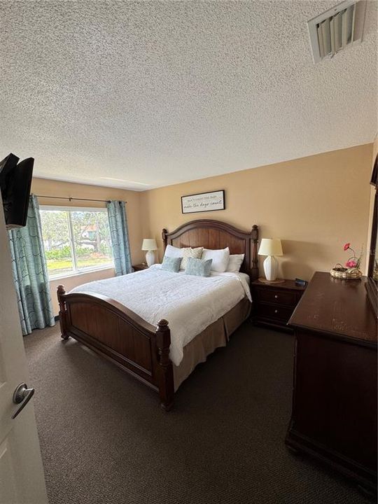 For Rent: $3,200 (2 beds, 2 baths, 912 Square Feet)