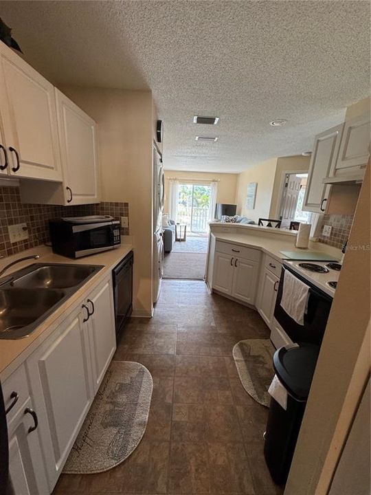 For Rent: $3,200 (2 beds, 2 baths, 912 Square Feet)