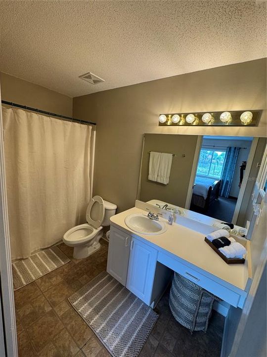 For Rent: $3,200 (2 beds, 2 baths, 912 Square Feet)