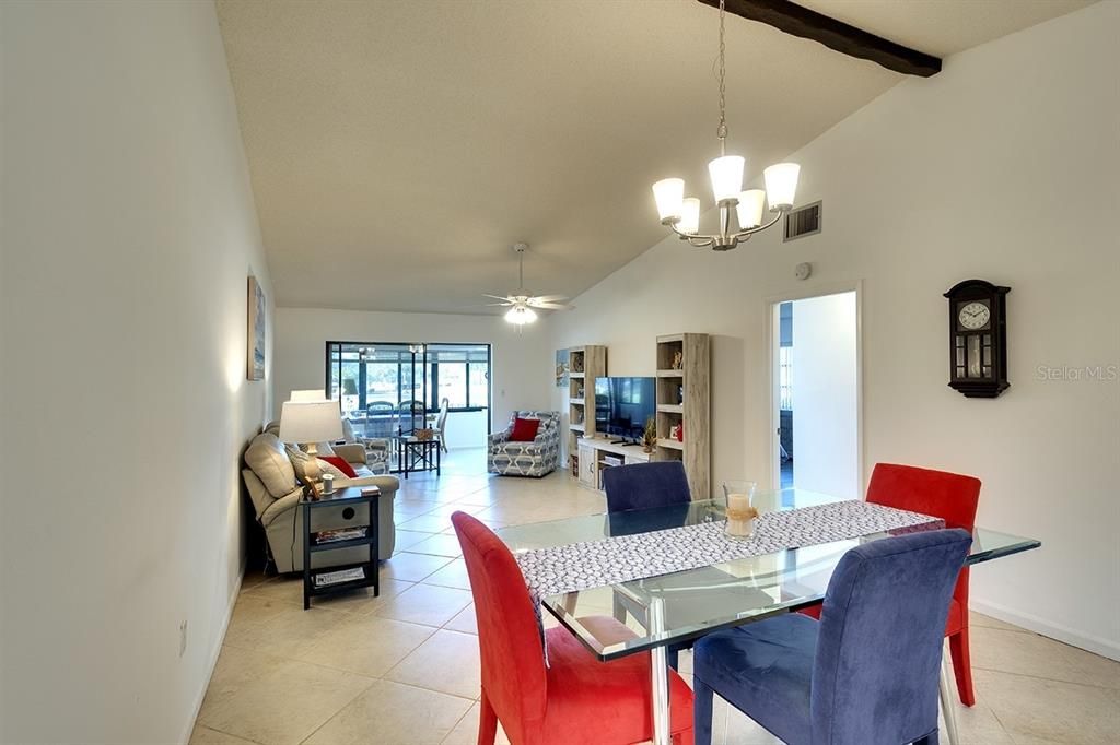 Под контрактом: $215,000 (2 спален, 2 ванн, 1269 Квадратных фут)