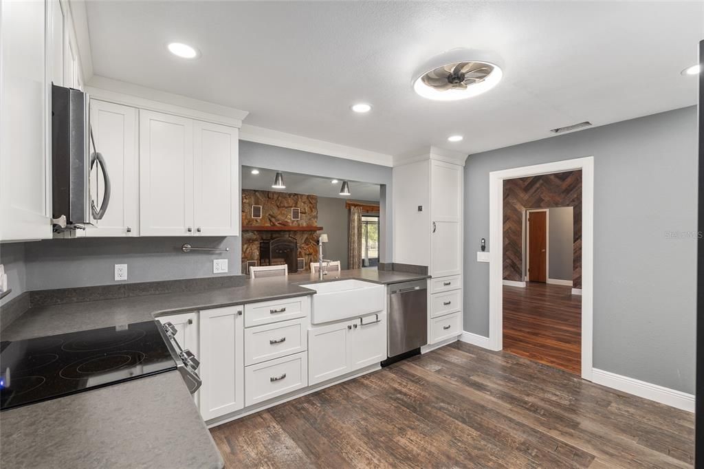 На продажу: $449,000 (3 спален, 2 ванн, 1890 Квадратных фут)