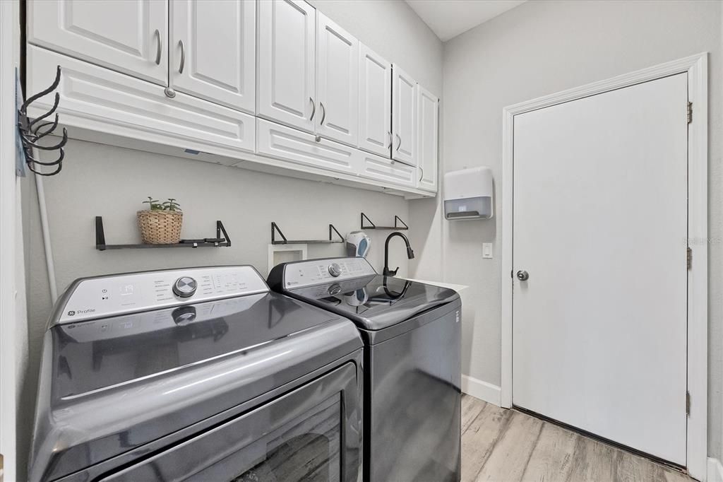 Active With Contract: $549,900 (3 beds, 2 baths, 1956 Square Feet)