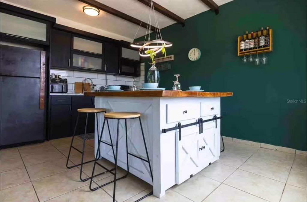 For Sale: $450,000 (2 beds, 1 baths, 1000 Square Feet)