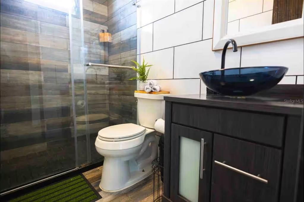 For Sale: $450,000 (2 beds, 1 baths, 1000 Square Feet)