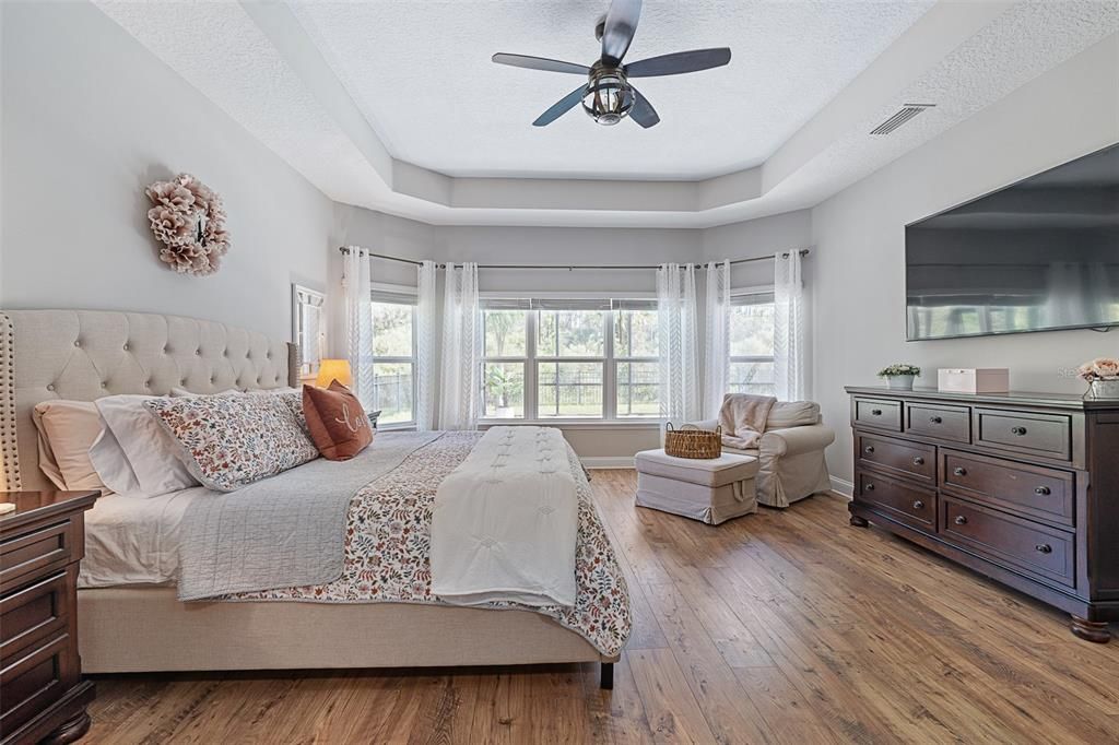 Activo con contrato: $715,000 (5 camas, 4 baños, 3213 Pies cuadrados)