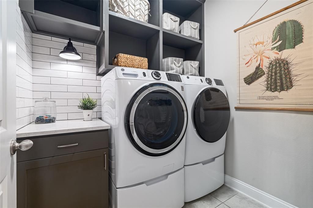 Activo con contrato: $715,000 (5 camas, 4 baños, 3213 Pies cuadrados)