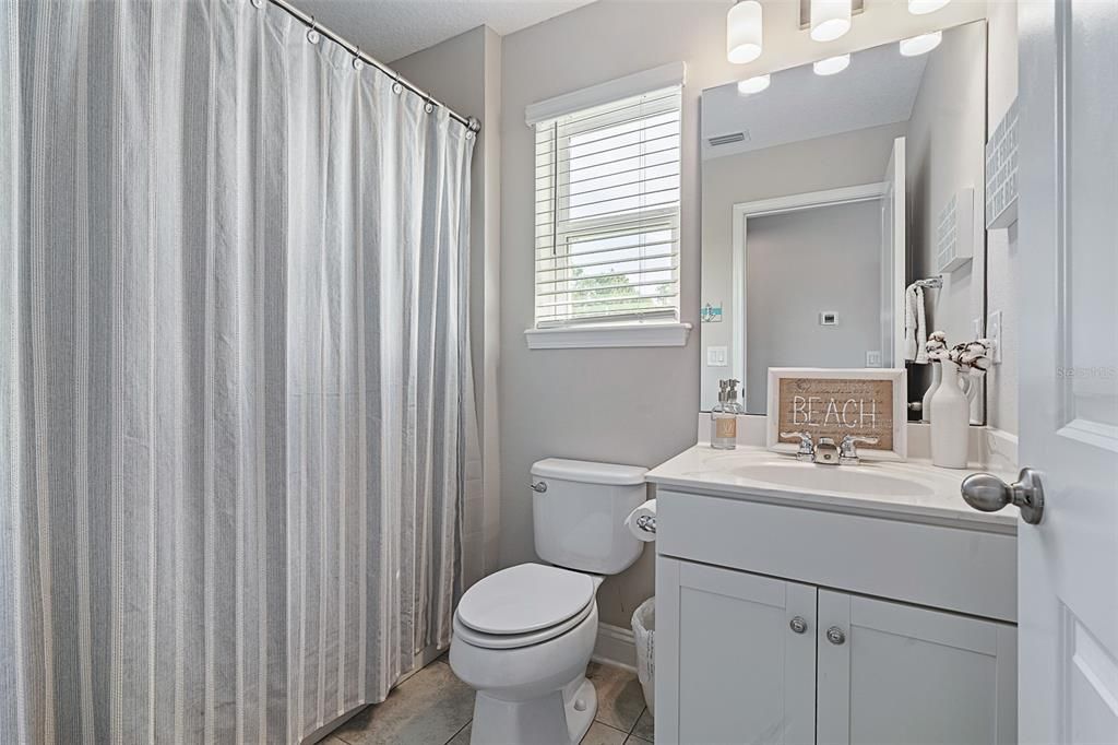 Activo con contrato: $715,000 (5 camas, 4 baños, 3213 Pies cuadrados)