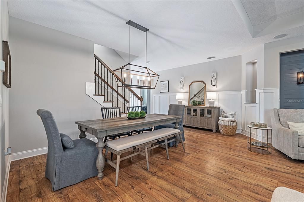 Activo con contrato: $715,000 (5 camas, 4 baños, 3213 Pies cuadrados)