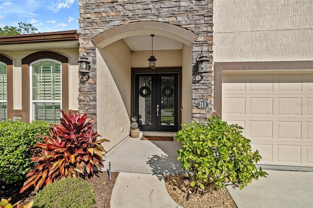 Activo con contrato: $715,000 (5 camas, 4 baños, 3213 Pies cuadrados)