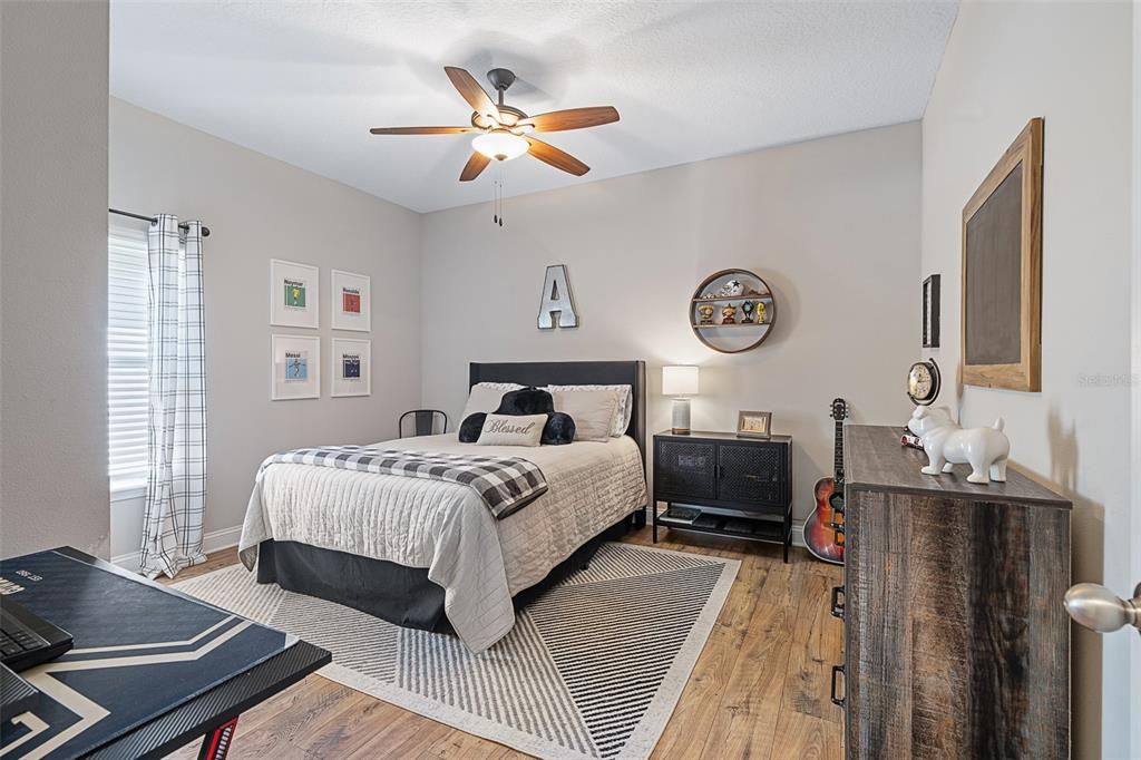 Activo con contrato: $715,000 (5 camas, 4 baños, 3213 Pies cuadrados)