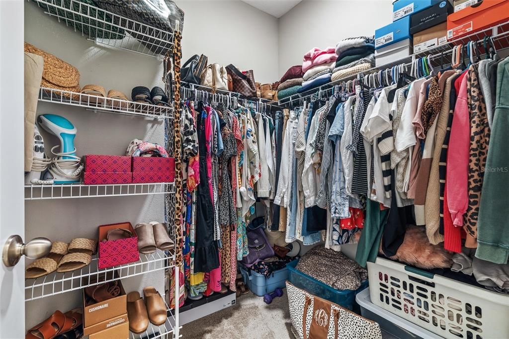 Activo con contrato: $715,000 (5 camas, 4 baños, 3213 Pies cuadrados)