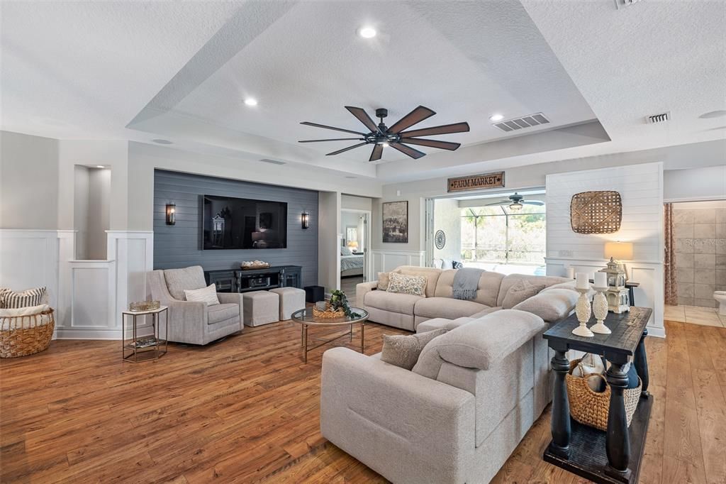 Activo con contrato: $715,000 (5 camas, 4 baños, 3213 Pies cuadrados)