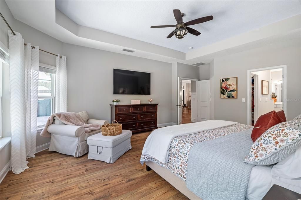 Activo con contrato: $715,000 (5 camas, 4 baños, 3213 Pies cuadrados)