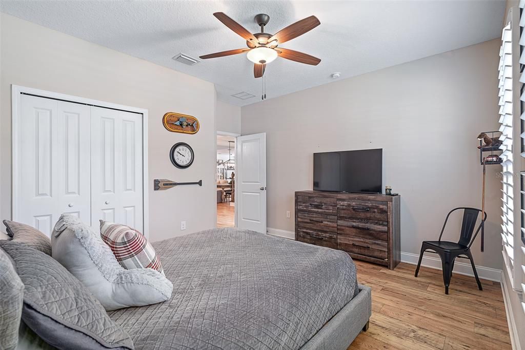 Activo con contrato: $715,000 (5 camas, 4 baños, 3213 Pies cuadrados)