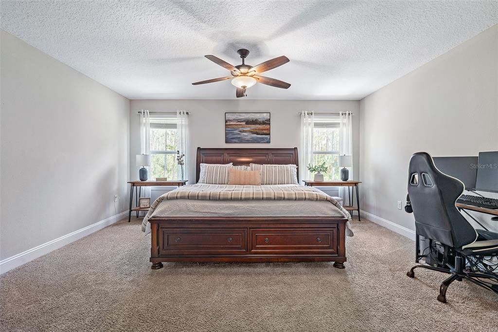 Activo con contrato: $715,000 (5 camas, 4 baños, 3213 Pies cuadrados)