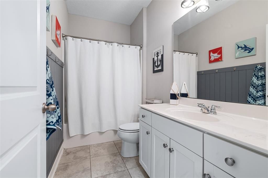 Activo con contrato: $715,000 (5 camas, 4 baños, 3213 Pies cuadrados)