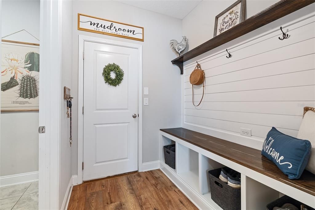 Activo con contrato: $715,000 (5 camas, 4 baños, 3213 Pies cuadrados)