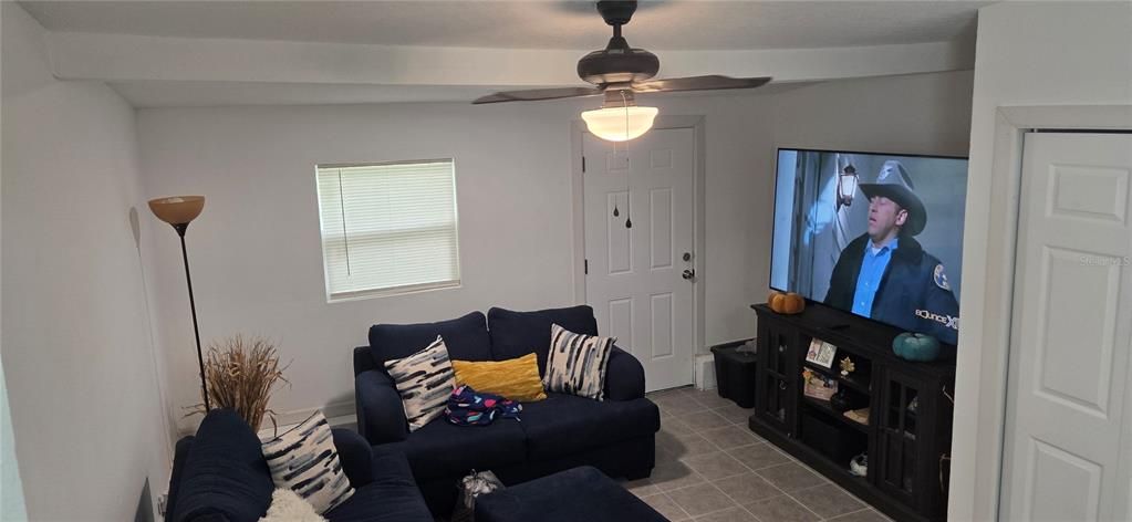 En Venta: $219,800 (4 camas, 2 baños, 1409 Pies cuadrados)