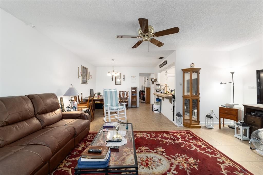 For Sale: $186,000 (2 beds, 2 baths, 1049 Square Feet)