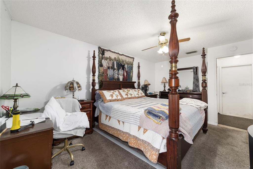 For Sale: $186,000 (2 beds, 2 baths, 1049 Square Feet)