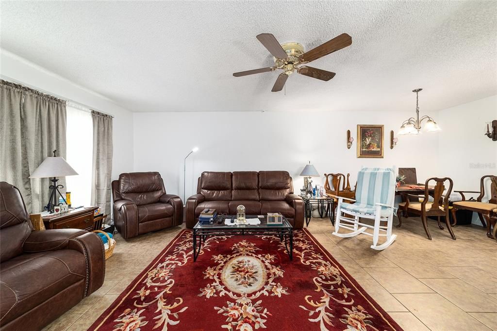 For Sale: $186,000 (2 beds, 2 baths, 1049 Square Feet)