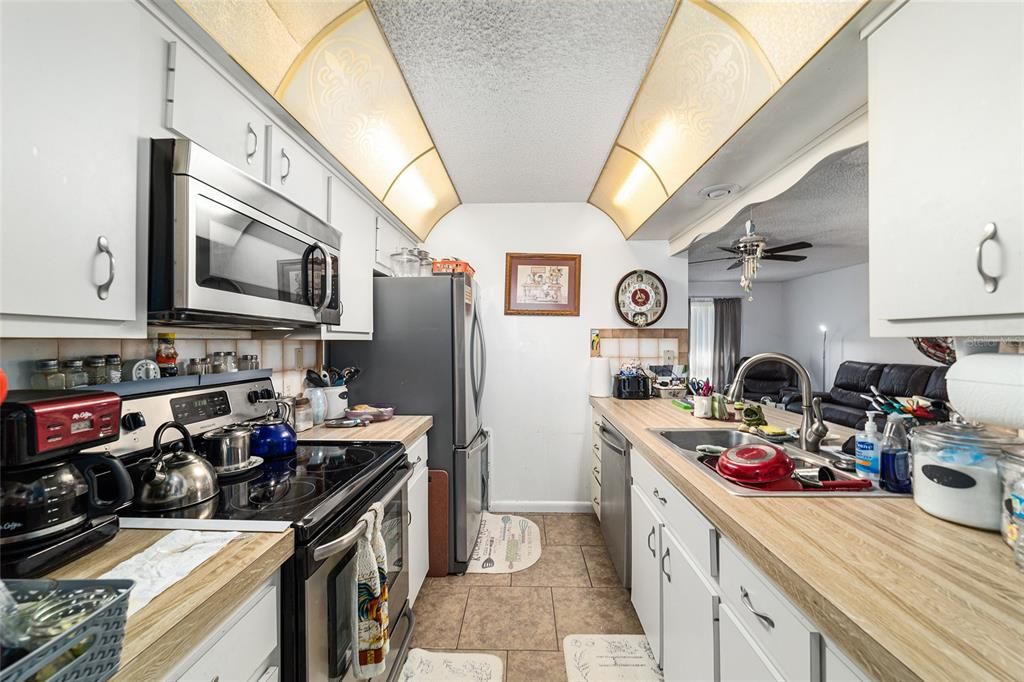 For Sale: $186,000 (2 beds, 2 baths, 1049 Square Feet)