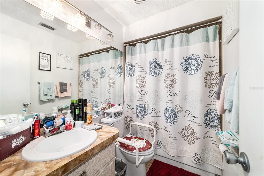 For Sale: $186,000 (2 beds, 2 baths, 1049 Square Feet)