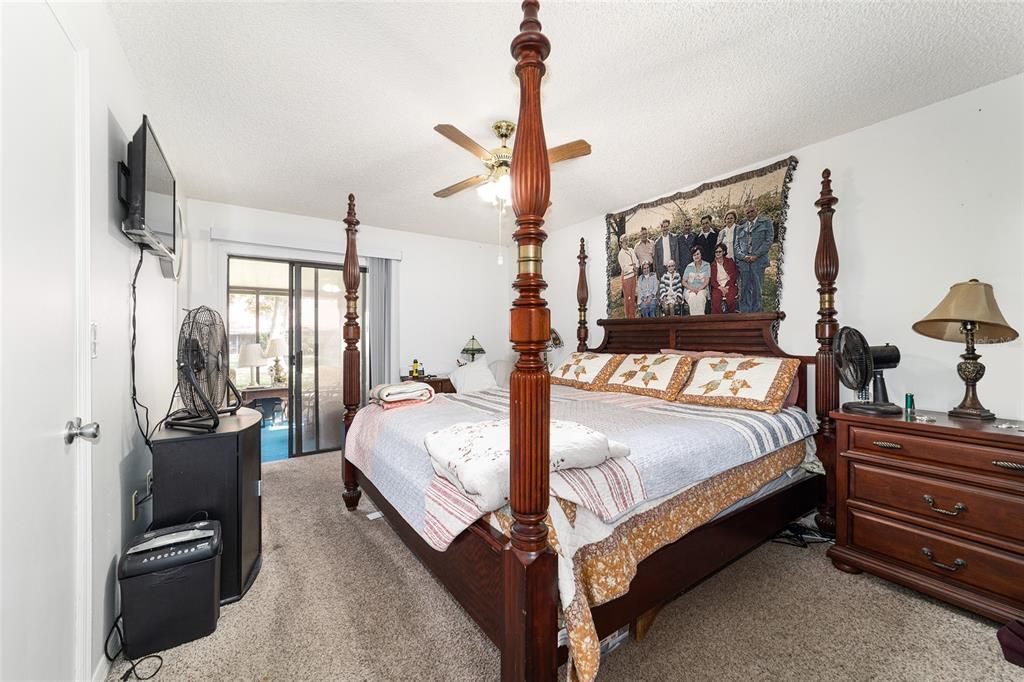 For Sale: $186,000 (2 beds, 2 baths, 1049 Square Feet)